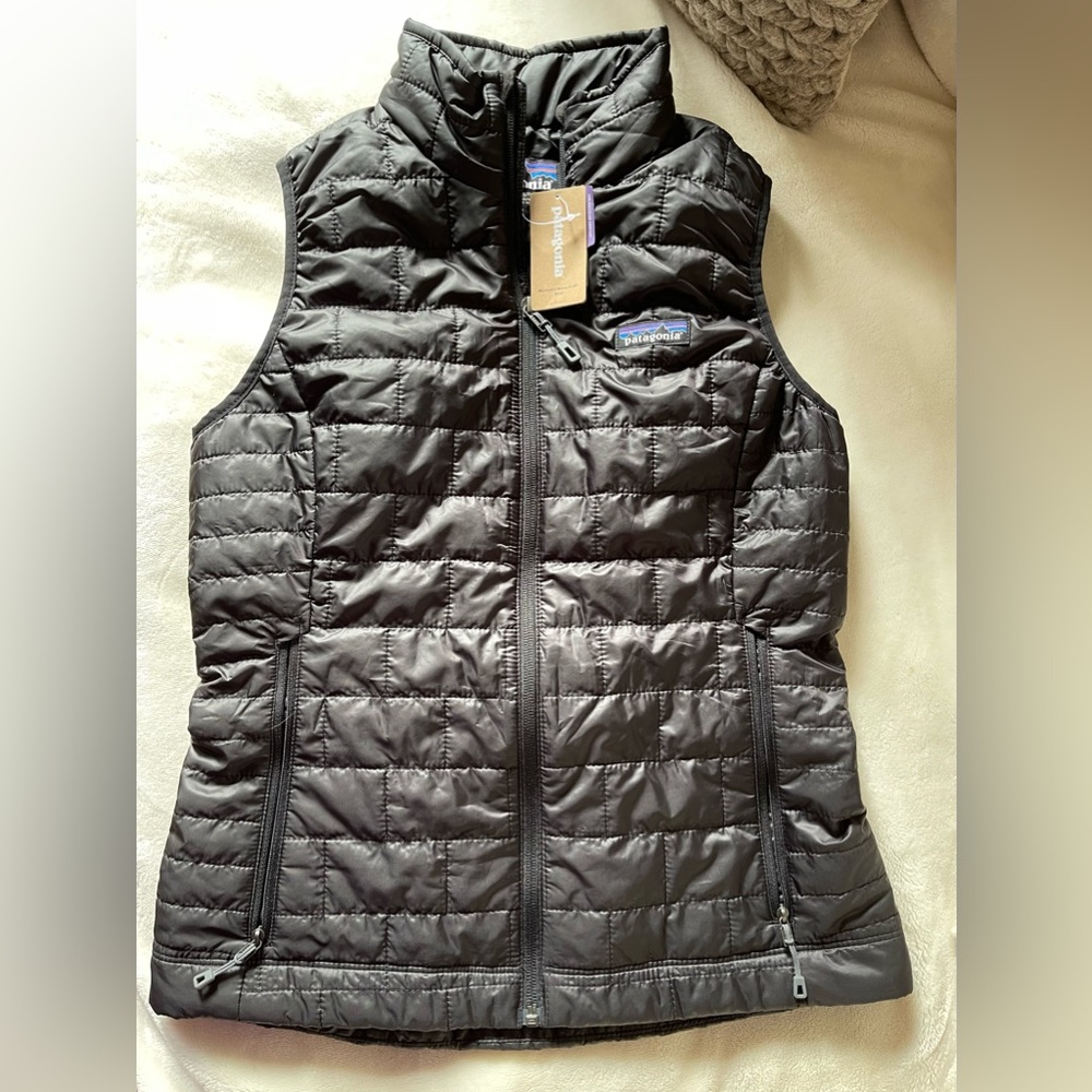 Patagonia - NWT - XS Women’s Nano Puff Ski Vest.